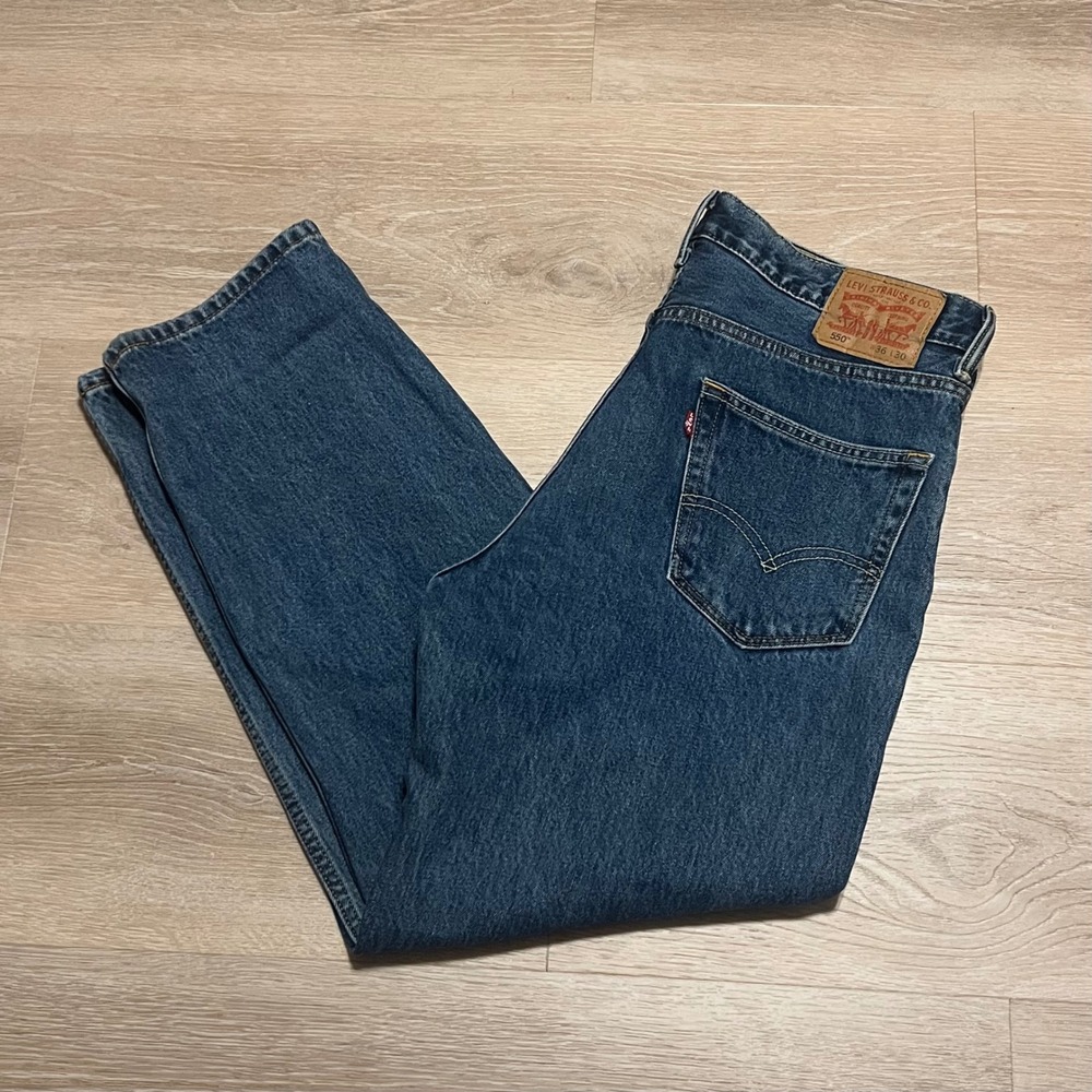 Vintage Levis 550 Relaxed Fit Tapered Leg Medium Wash Denim Jeans Mens 36x30